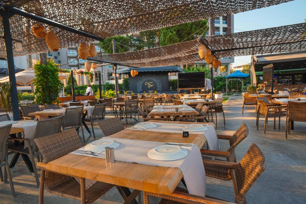 Hotel Caprea – Terras restaurant, Marmaris