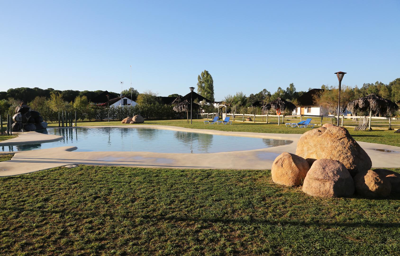 Hotel Ardea Purpurea – Zwembad met stenen, Villamanrique de la Condesa