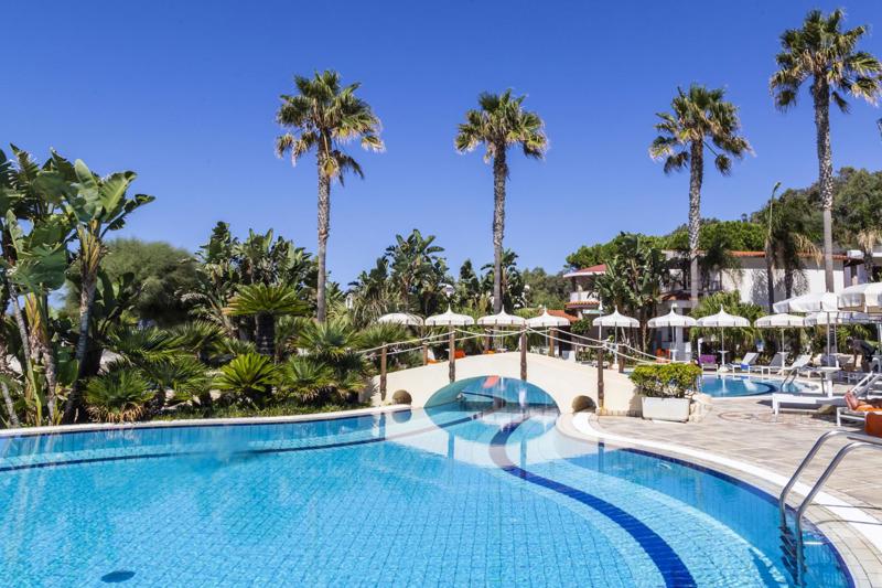 Villaggio Il Gabbiano – Zwembad met palmen, San Nicolo