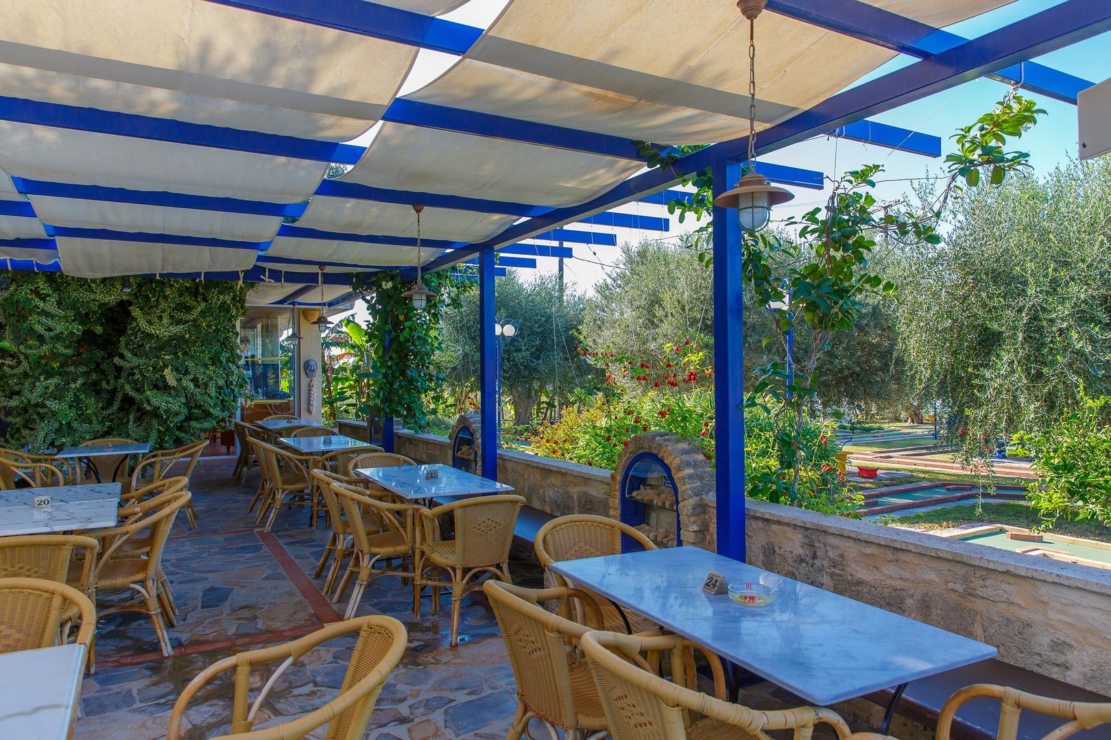 Filoxenia Hotel - Apartments – Overdekt terras, Theologos