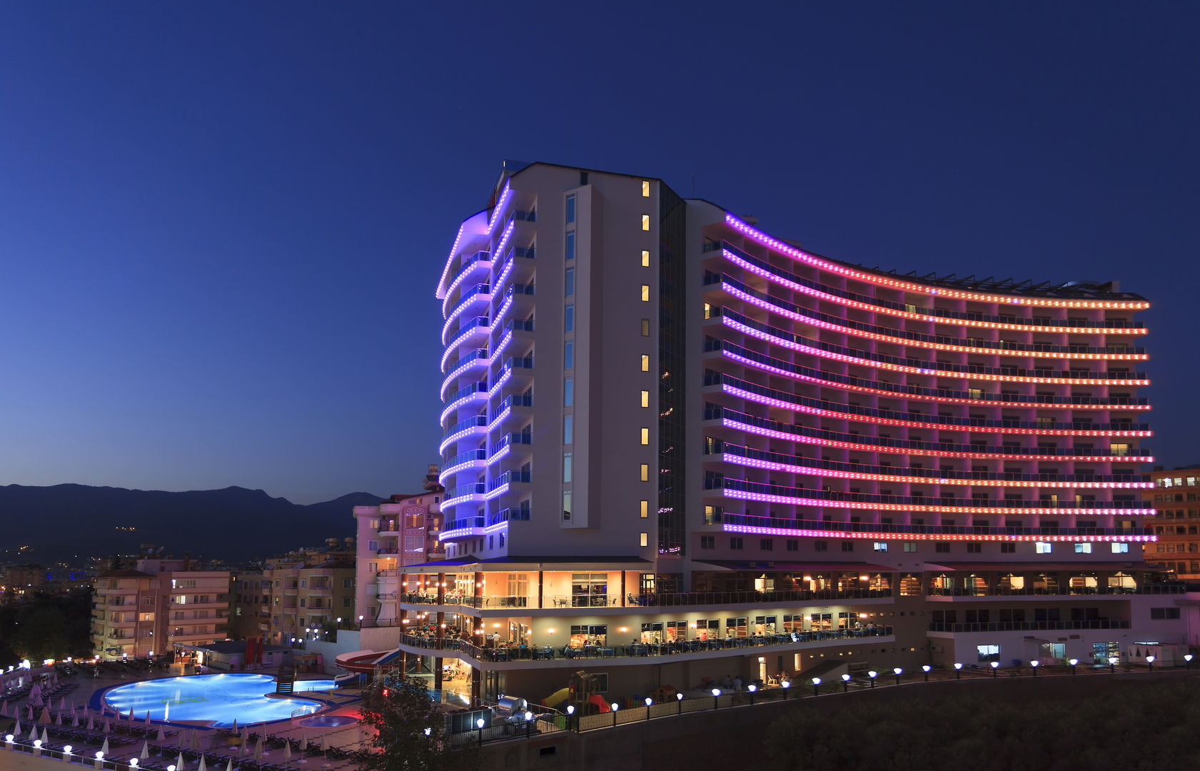 Diamond Hill Resort – Hotel bij avond, Alanya