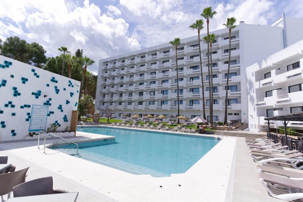 BLUESEA Al Andalus – Zwembad met palmen, Torremolinos