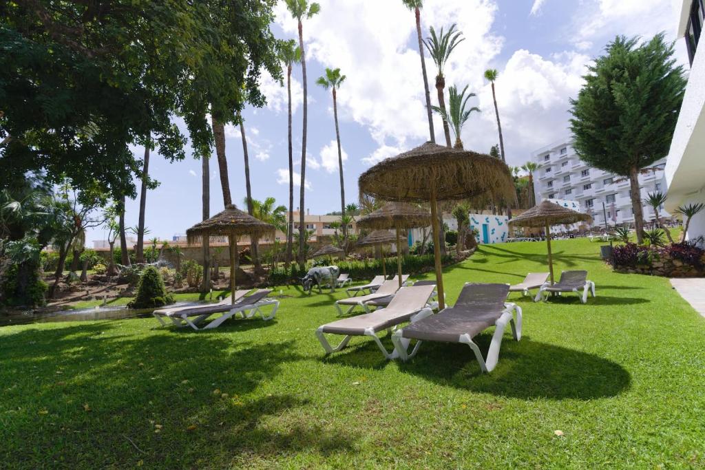 BLUESEA Al Andalus – Tuin met ligbedden, Torremolinos