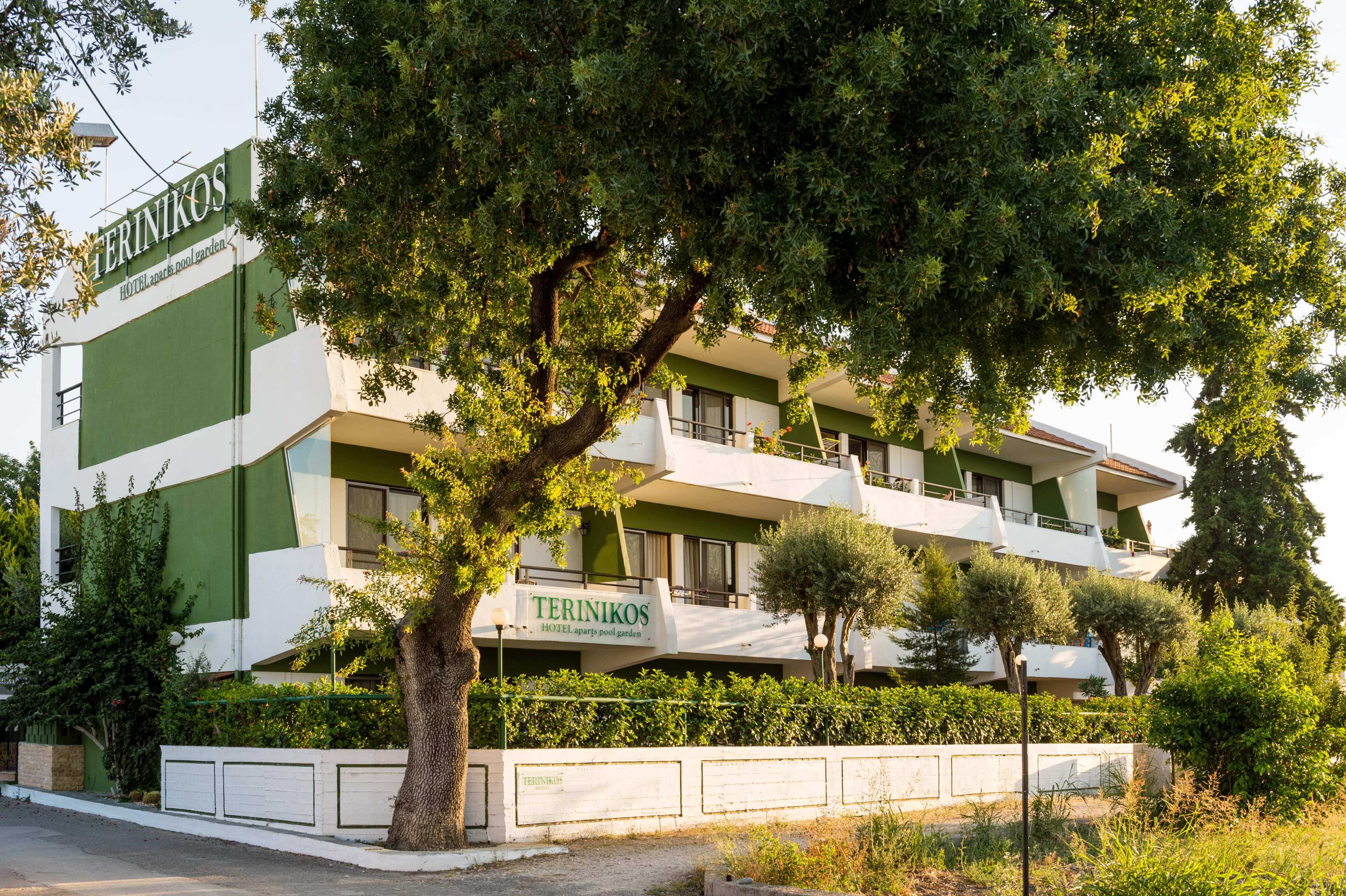 Terinikos – Gevel met tuin, Ialysos