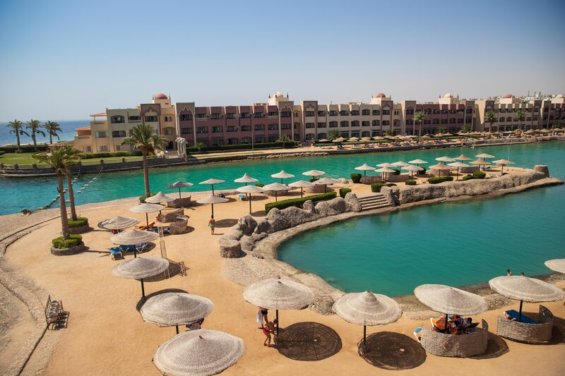Sunny Days El Palacio Resort & Spa – Lagune met parasols, Hurghada