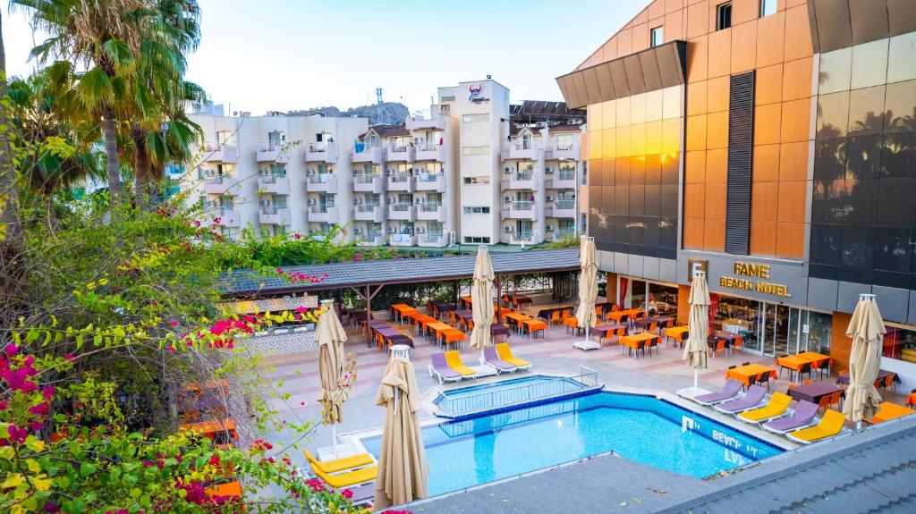 Fame Beach Hotel – Zwembad met terras, Kemer