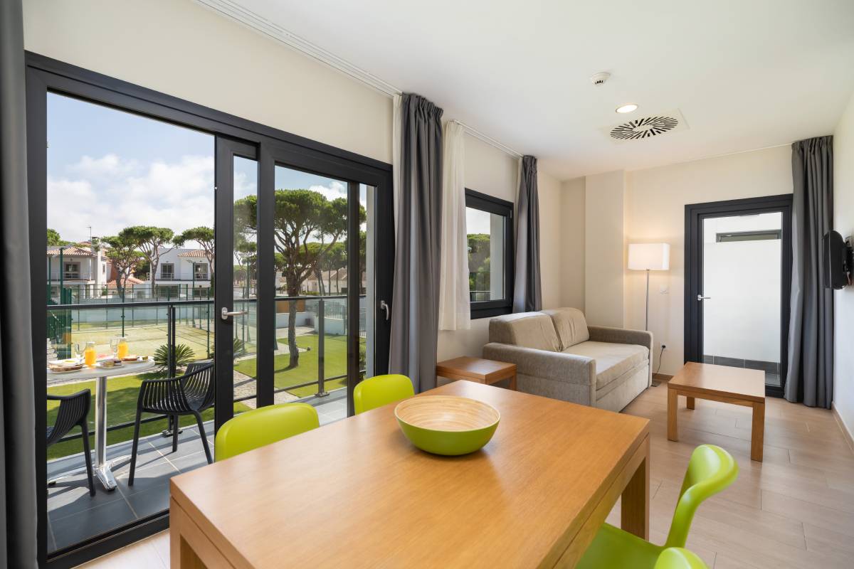 Al Sur Apartamentos – Woonkamer met balkon, Chiclana de la Frontera
