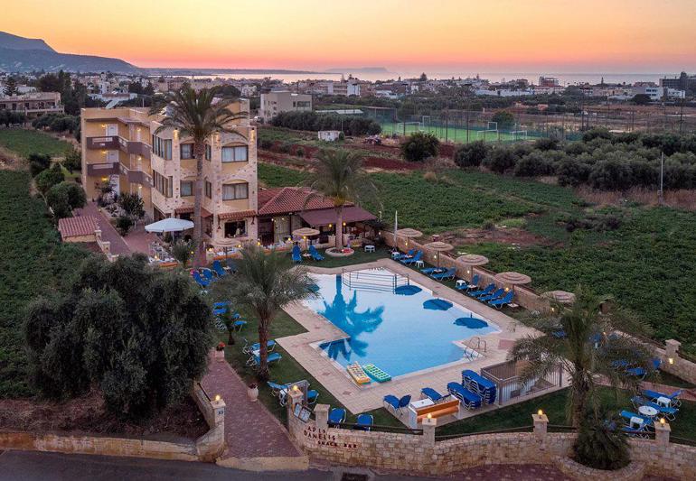 Danelis Studios & Apartments – Complex van boven, Malia