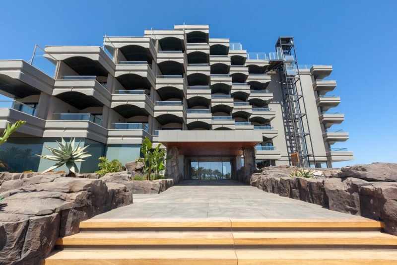 Hotel Faro, a Lopesan Collection Hotel – Hotel met rotsen, Meloneras