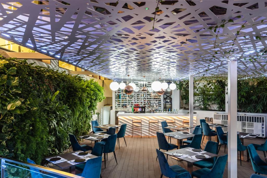 Hotel Caserio – Restaurant met plantenwand, Playa del Ingles