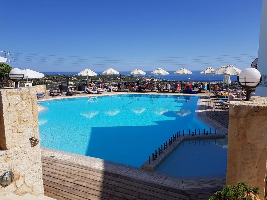 Amazones Village Suites – Zwembad met zeezicht, Piskopiano