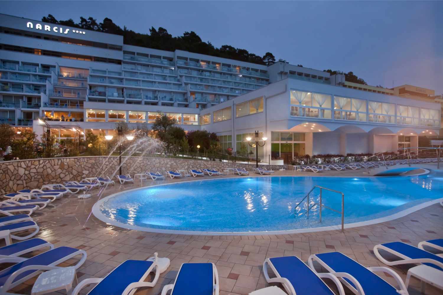 Hotel Narcis – Zwembad bij avond, Rabac