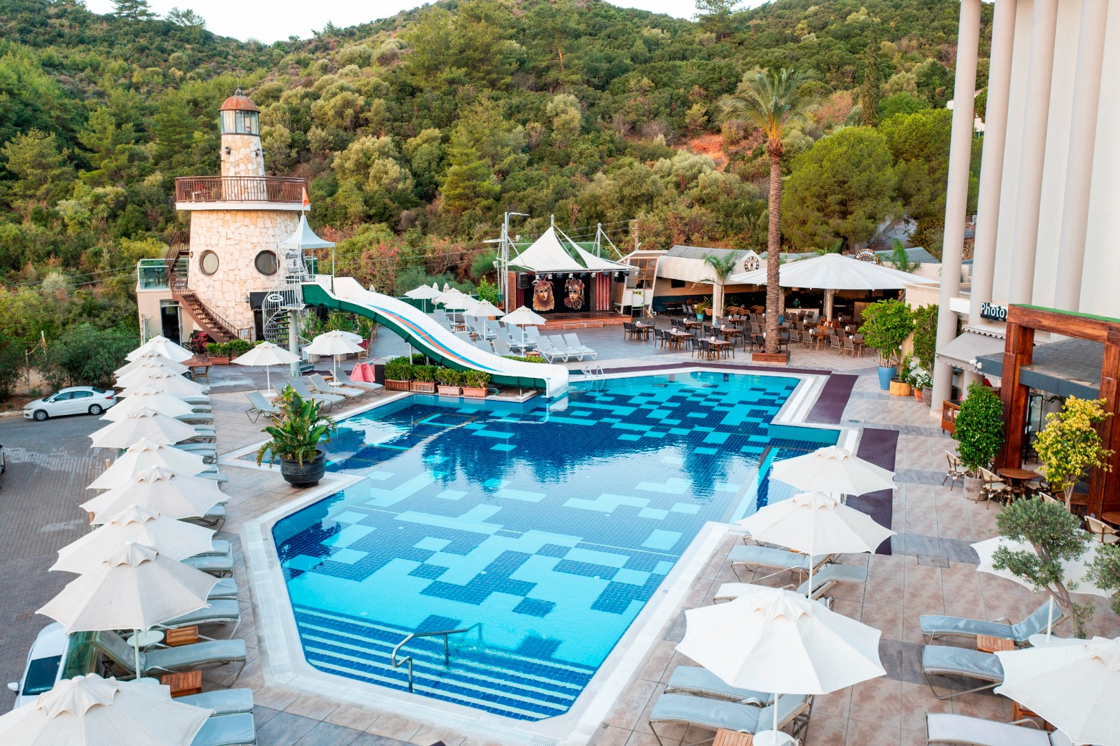 Grand Cettia Hotel – Zwembad met parasols, Marmaris