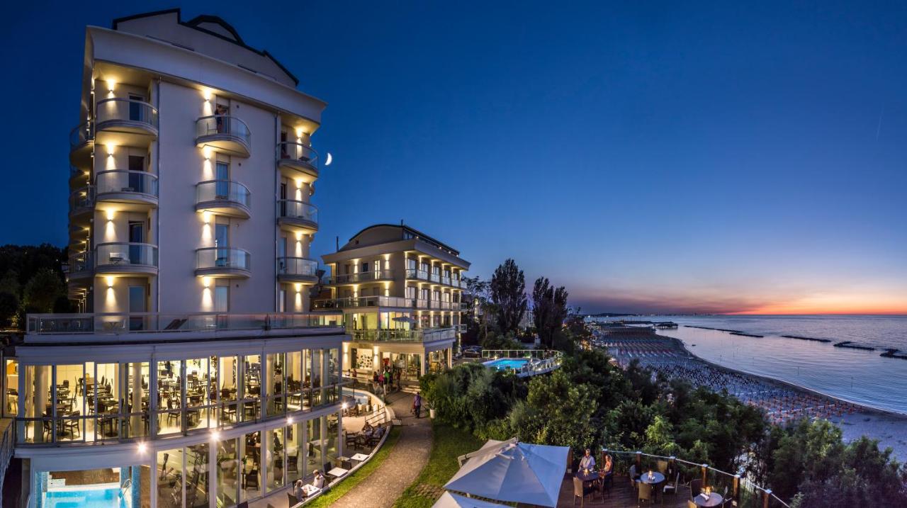 Hotel Sans Souci – Hotel bij avond, Gabicce Mare