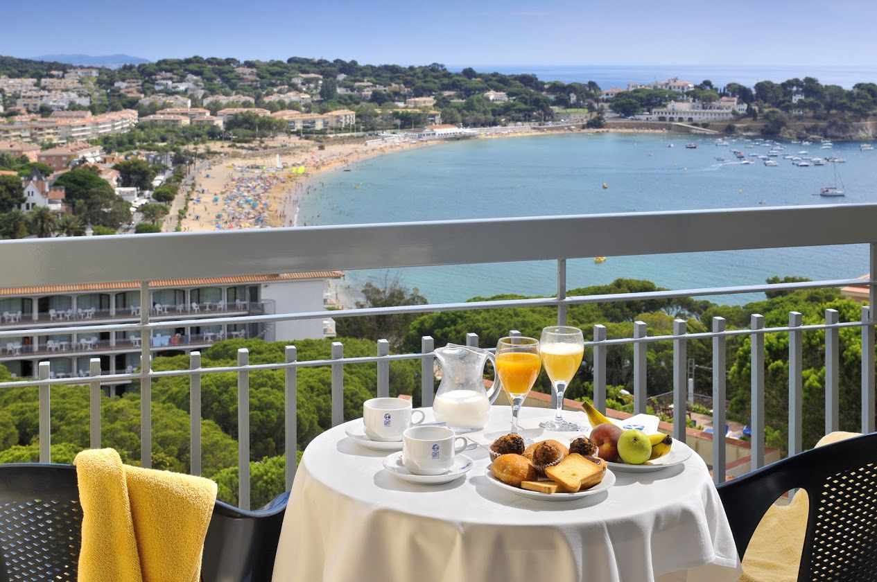 Hotel GHT S'Agaró Mar – Ontbijt met baaizicht, S'Agaró