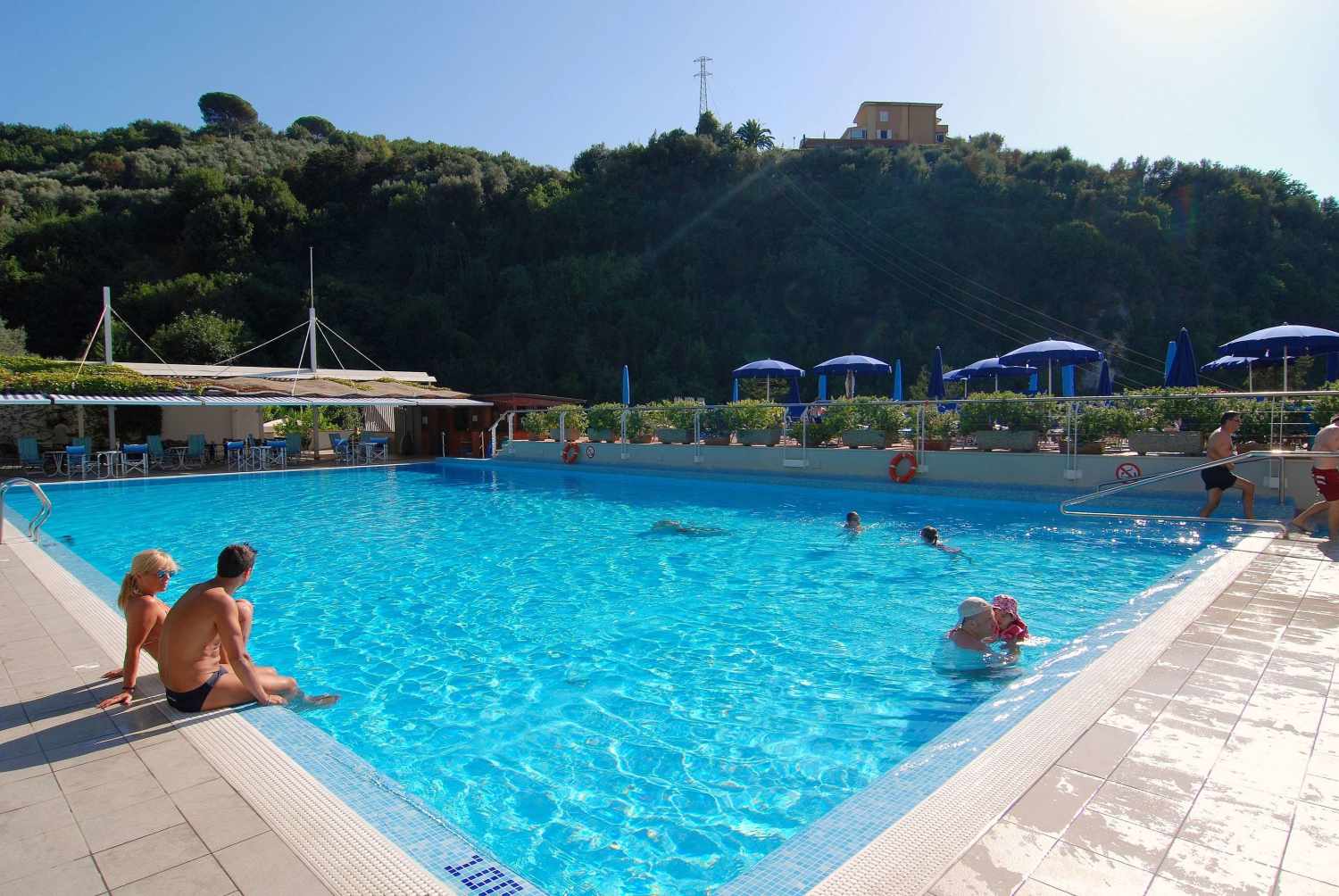 Best Western Hotel La Solara – Zwembad met gasten, Sorrent, Napels