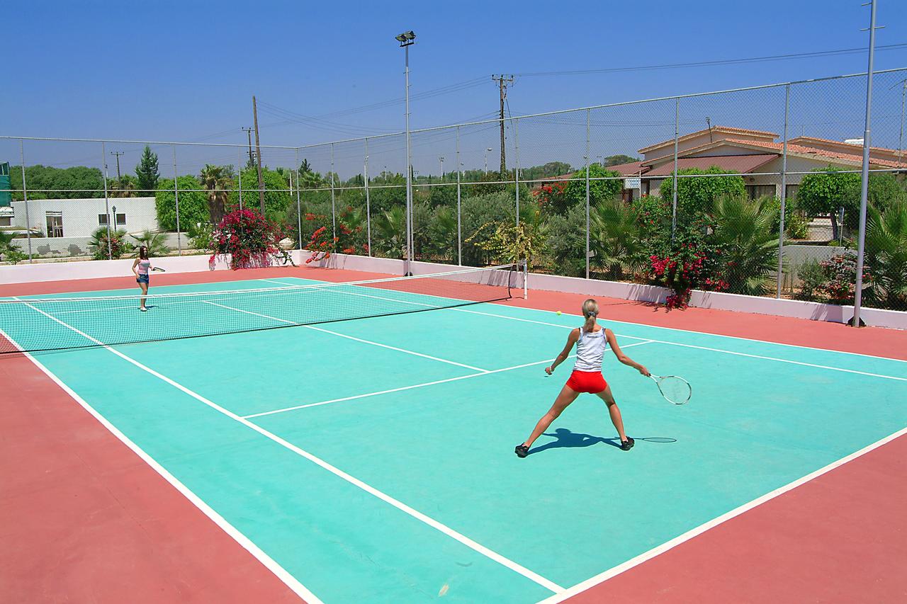 Nissiana Hotel – Tennisbaan, Ayia Napa