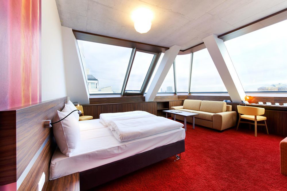 SIMM's Hotel, Wenen