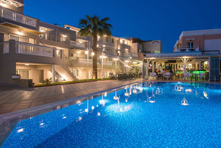 Sarpidon Apartments – Zwembad bij avond, Malia