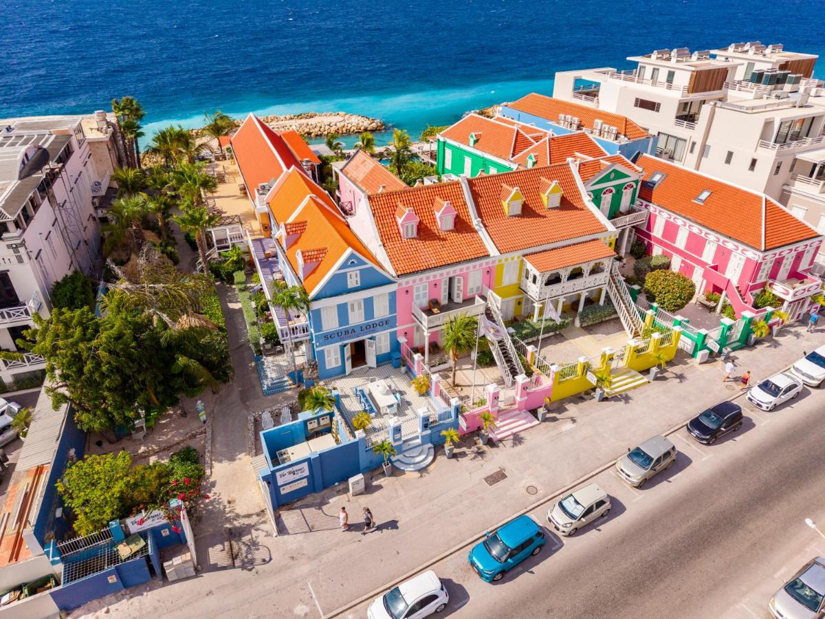Scuba Lodge City Beach – Gekleurde huizen van boven, Willemstad