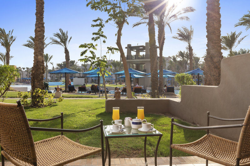 Pickalbatros Sands Hotel - Port Ghalib – Ontbijt op terras, Port Ghalib