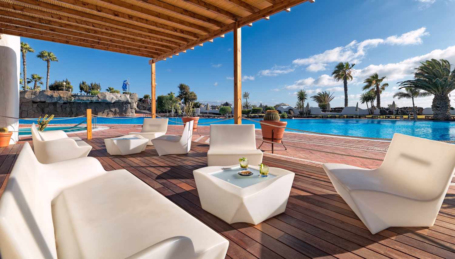 H10 Timanfaya Palace – Lounge aan zwembad, Playa Blanca