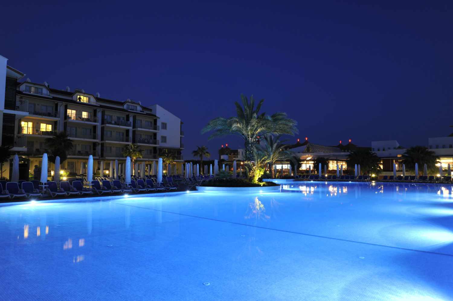 Barut B Suites – Zwembad bij avond, Side