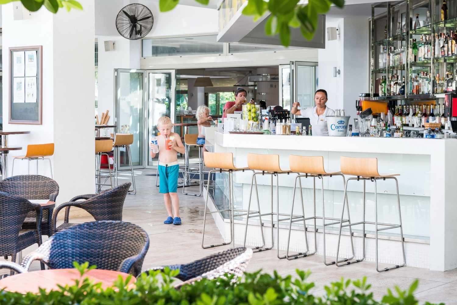 Barut B Suites – Bar, Side