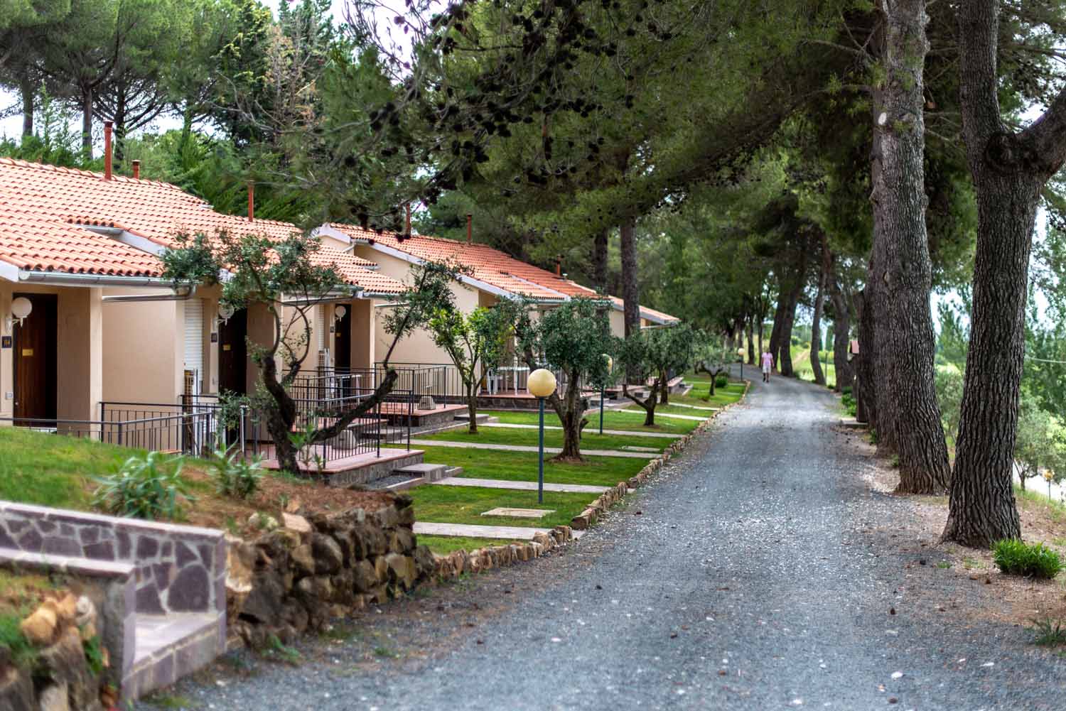 Il Pelagone Hotel & Golf Resort – Laan met bungalows, Gavorrano