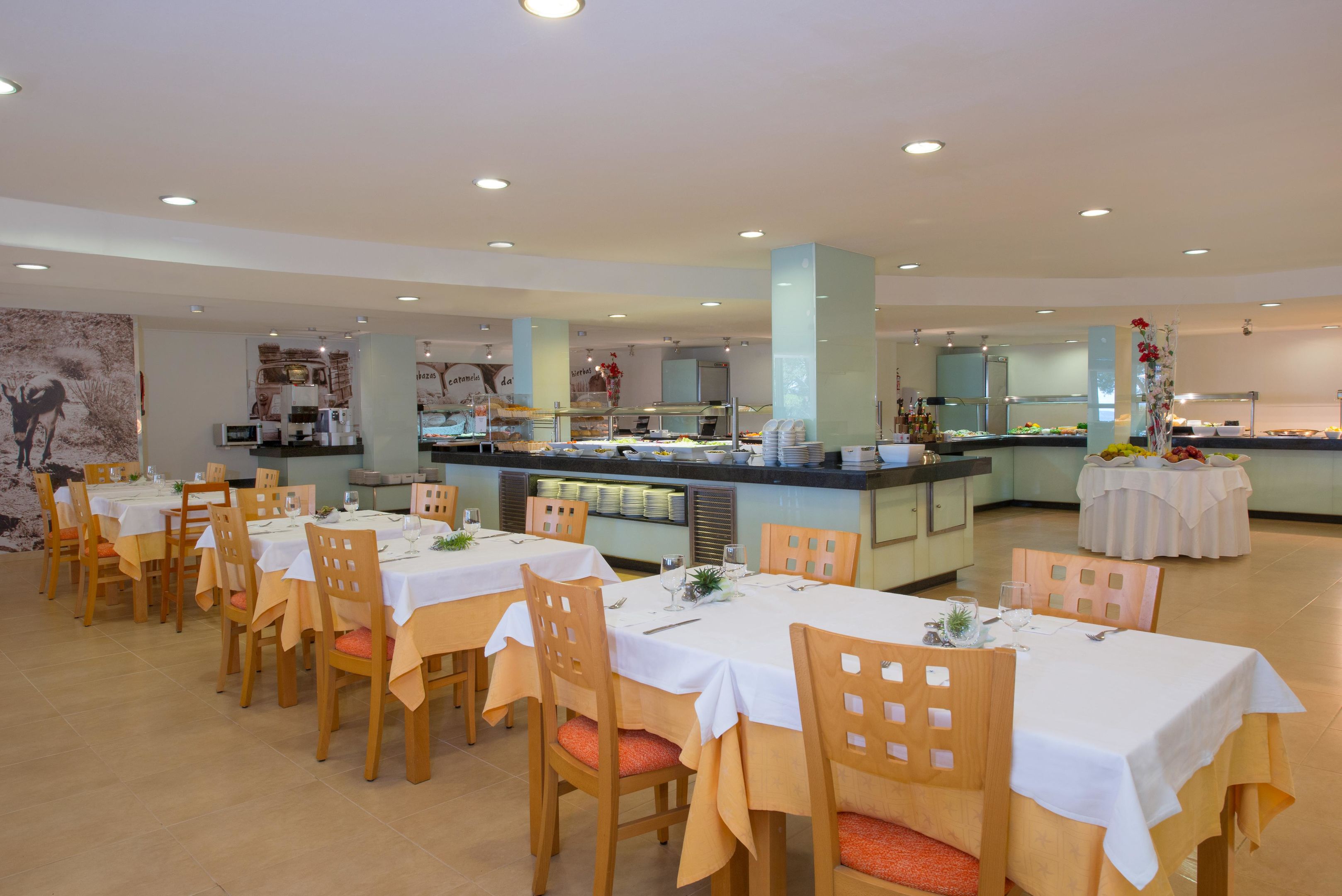 Iberostar Waves Pinos Park – Restaurant, Font de Sa Cala