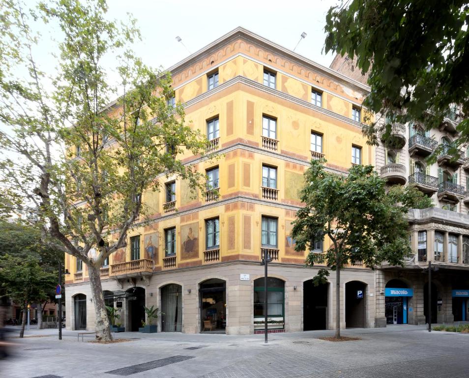 Catalonia Eixample 1864 – Gevel met bomen, Barcelona