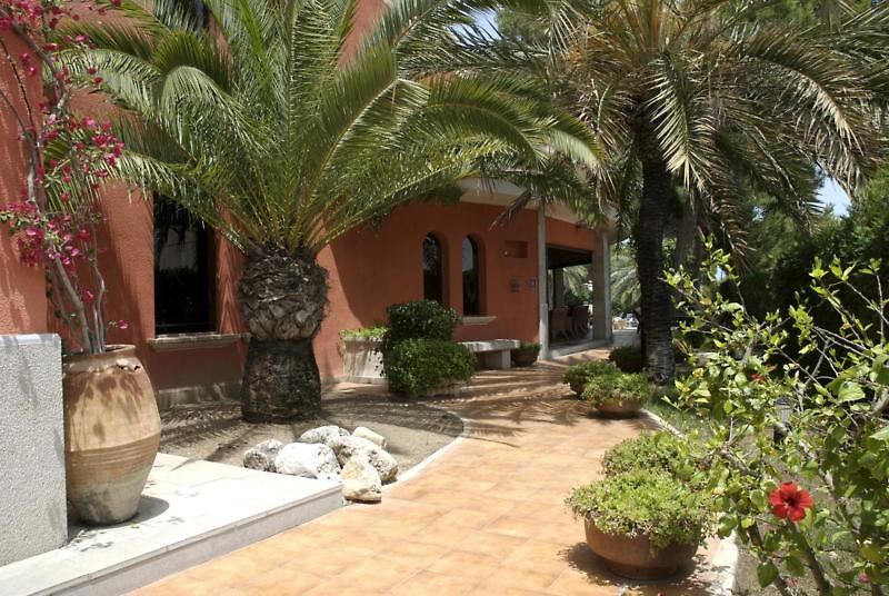 Es Bauló Petit Hotel – Tuinpad, Can Picafort