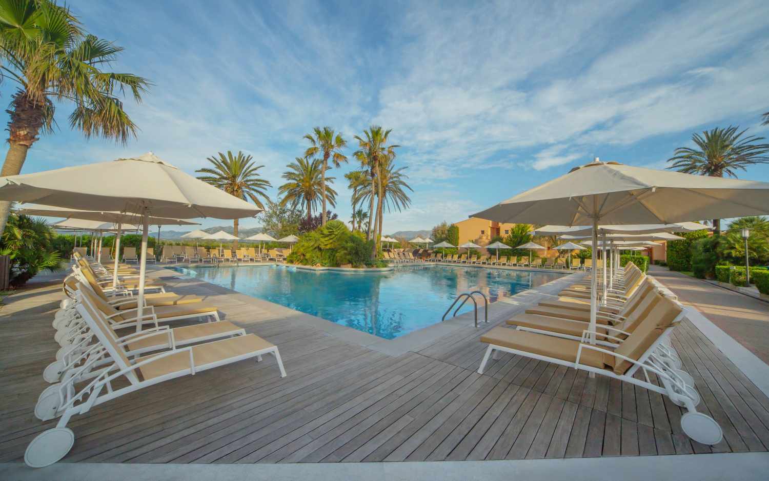 PortBlue Club Pollentia Resort & Spa – Ligbedden aan zwembad, Alcudia