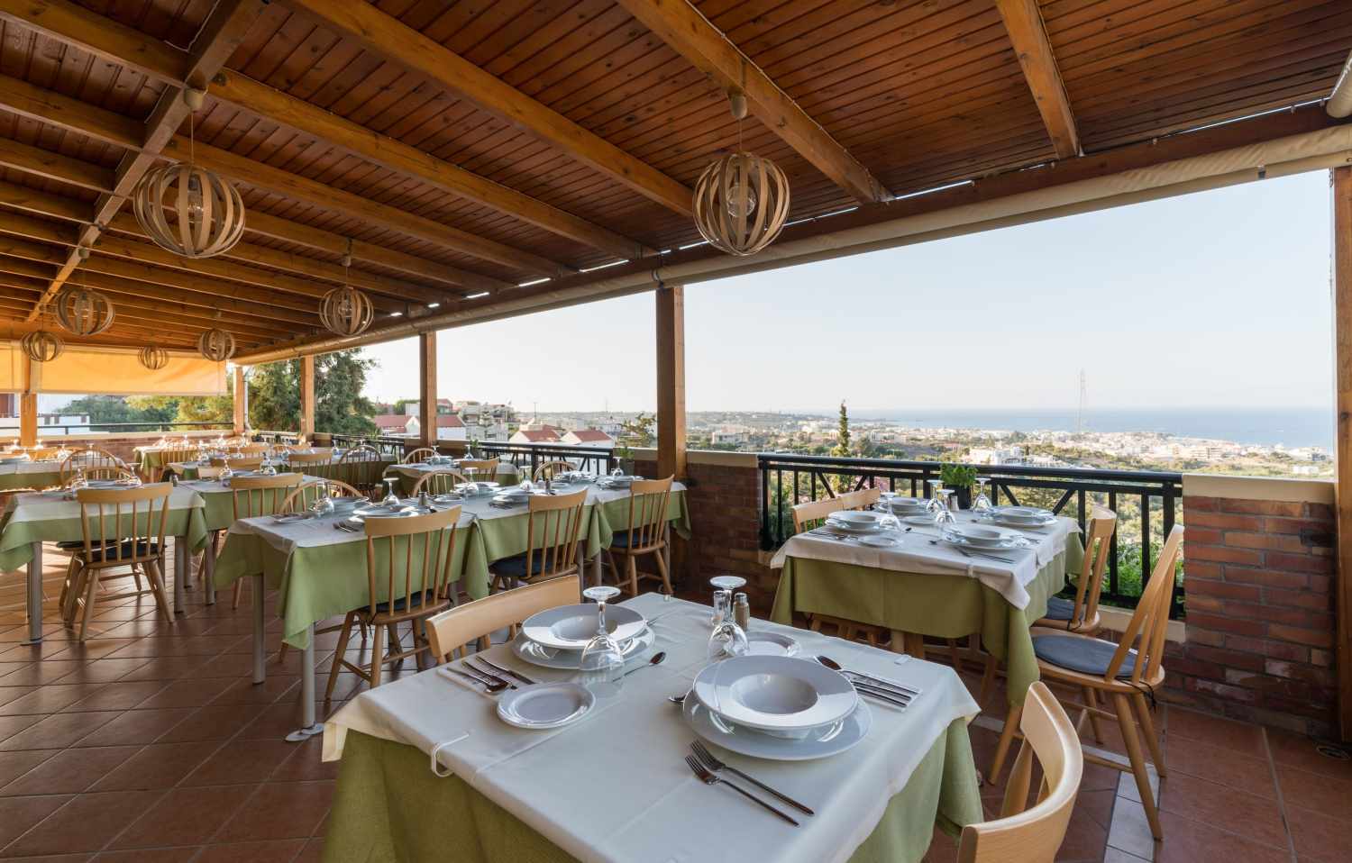 Asterias Village Resort – Terras restaurant, Koutouloufari