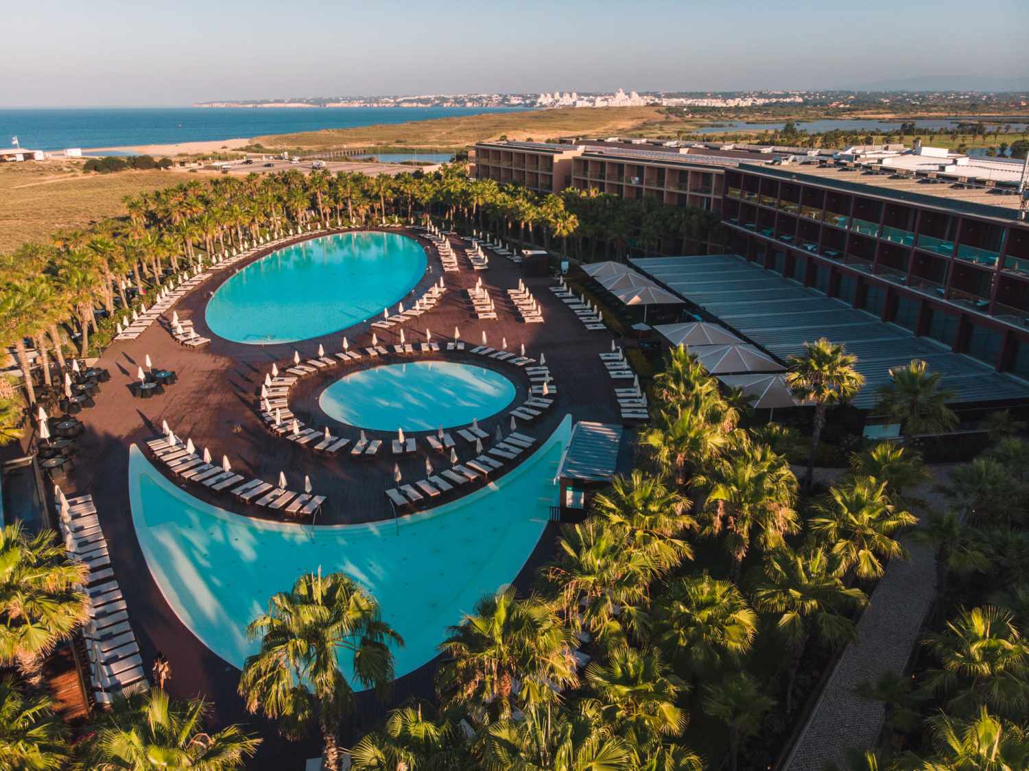 Wine & Books by the Sea Algarve Resort – Zwembad van boven, Albufeira