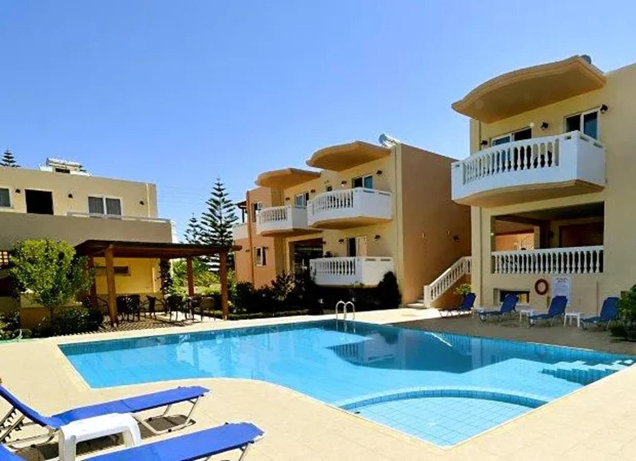 Golden Rose Suites – Zwembad met appartementen, Chania-Kamisiana