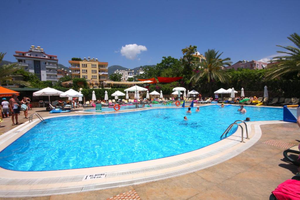 Calimera Sunpark Alanya – Zwembad met ligbedden, Alanya