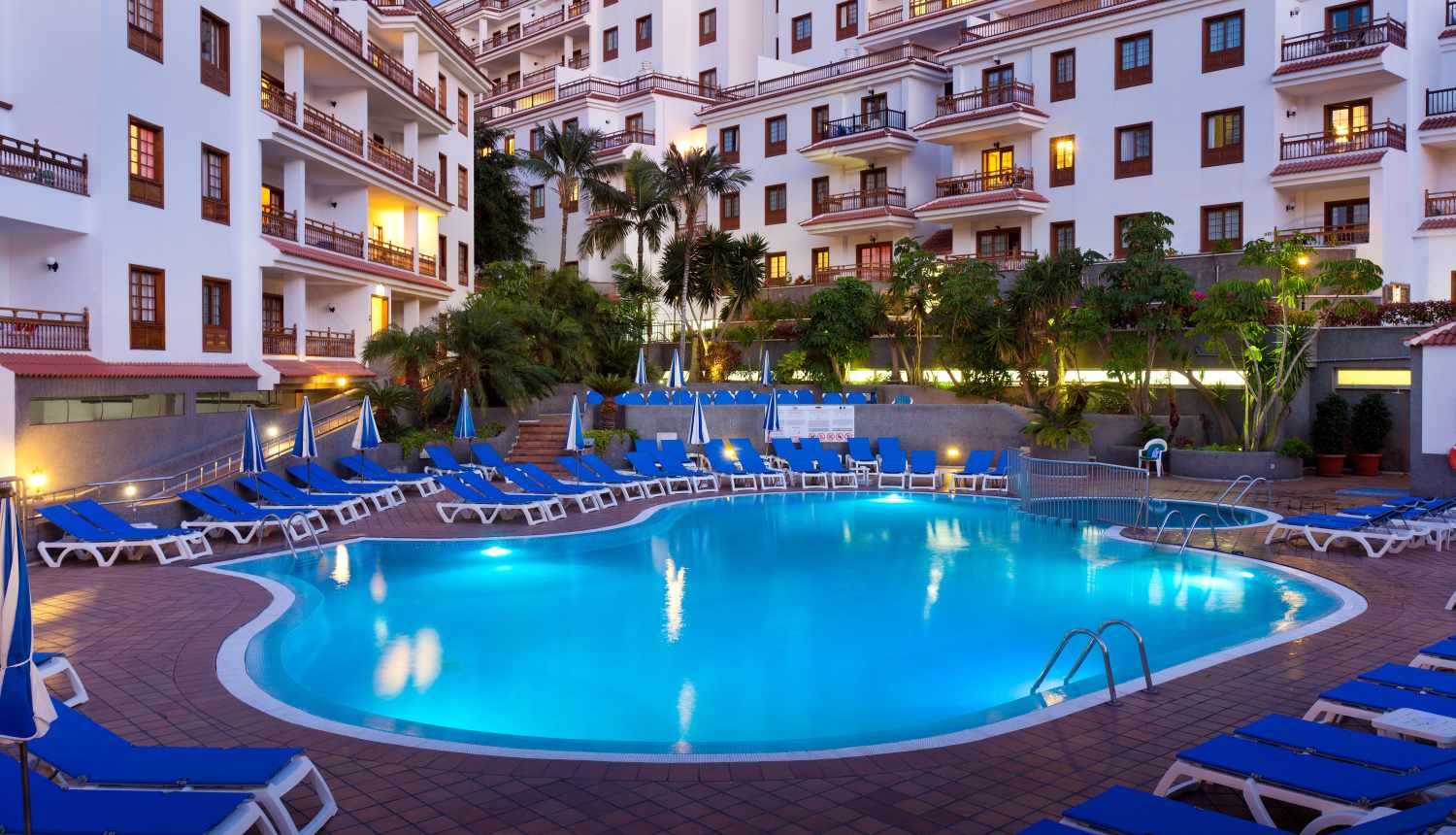 Casablanca – Zwembad bij avond, Puerto de la Cruz