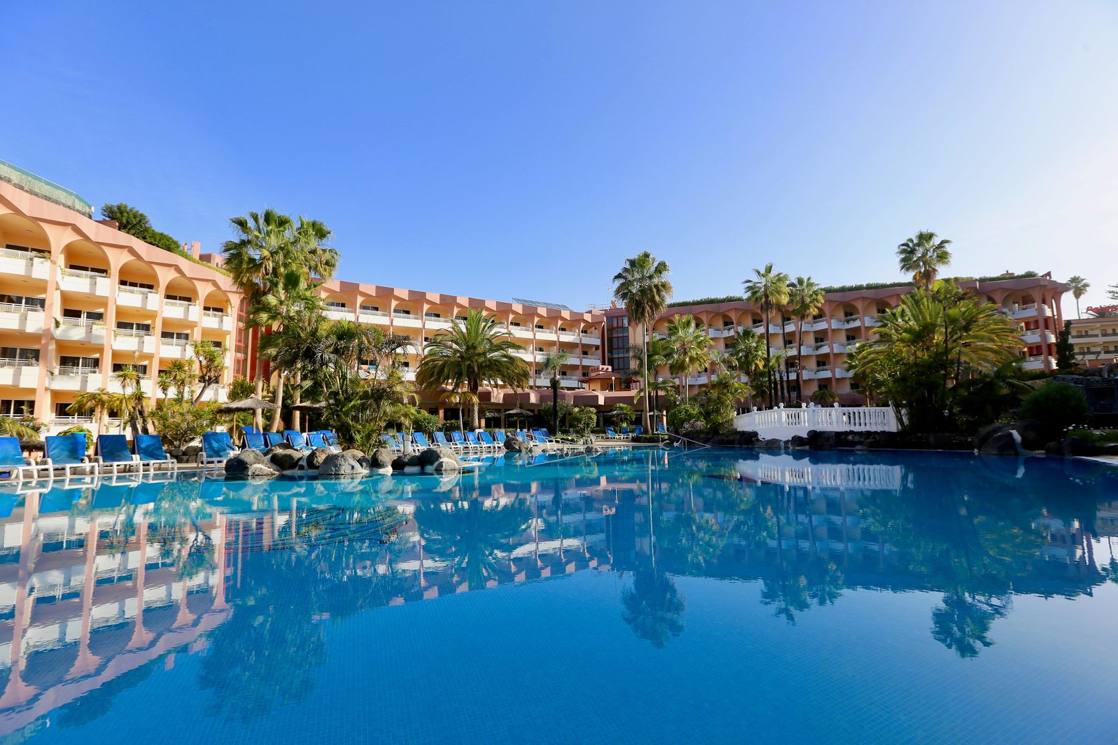 Hotel Puerto Palace – Zwembad met palmen, Puerto de la Cruz