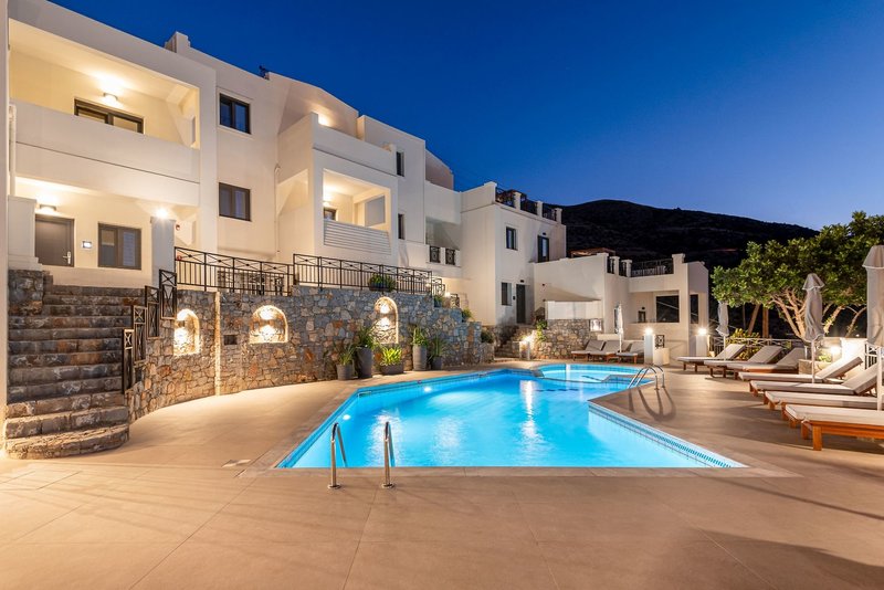 Minois Boutique Hotel – Zwembad in de avond, Stalis