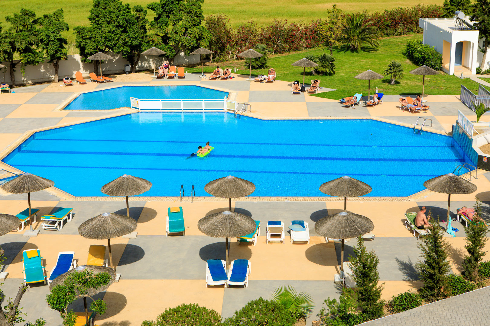 Sovereign Beach Hotel – Zwembad met parasols, Kardamena