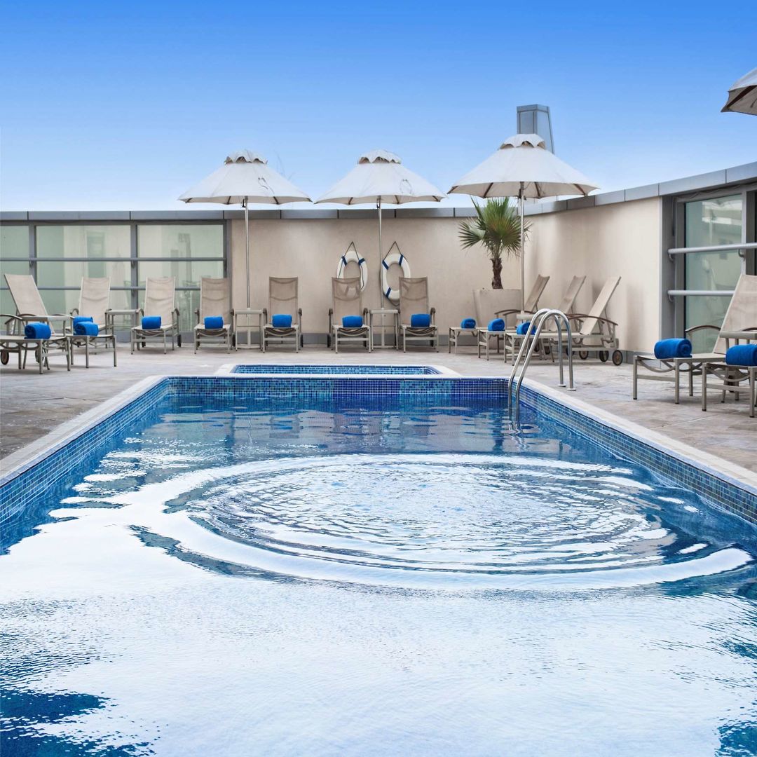 Carlton Downtown – Dakzwembad met ligbedden, Dubai