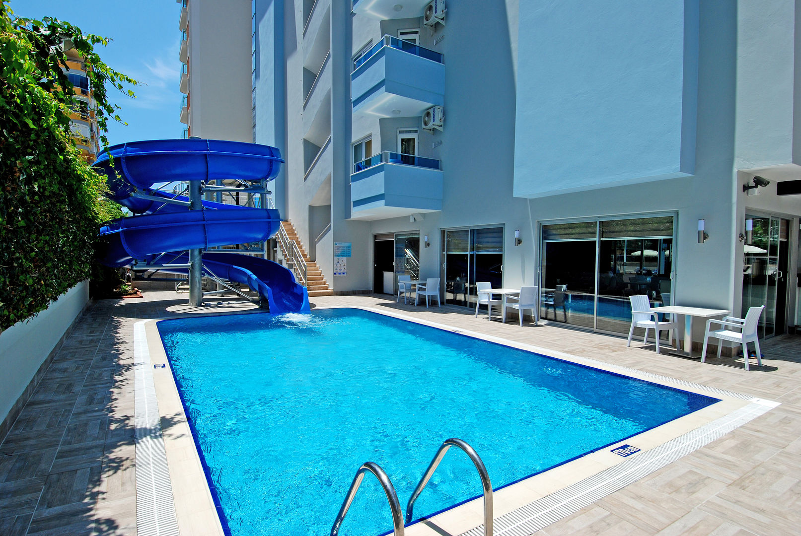 Kleopatra Ramira Hotel cover