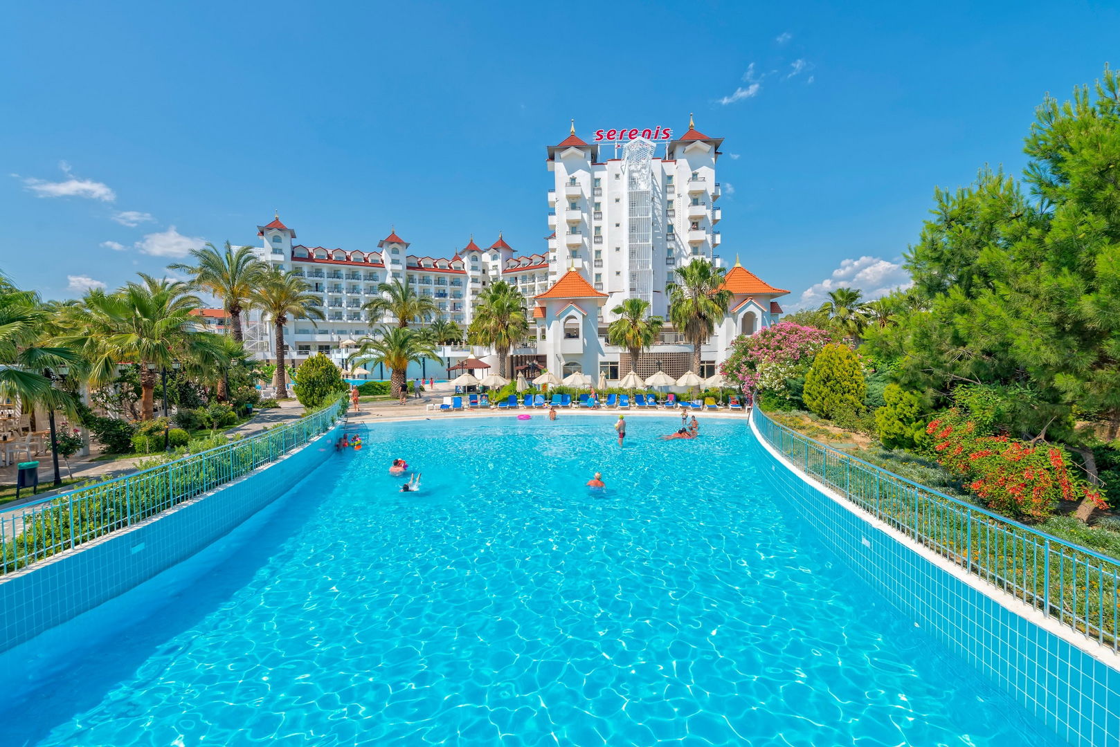Serenis Hotel cover