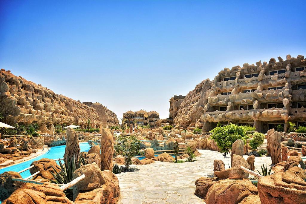 Caves Beach Resort cover