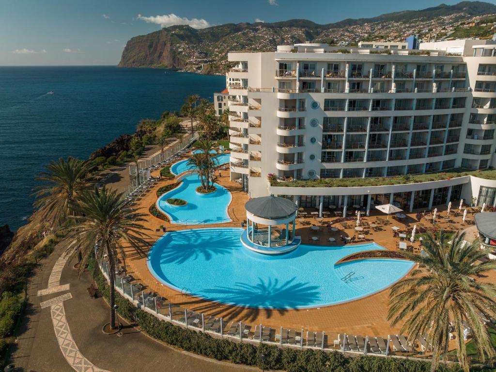 Pestana Grand Premium Ocean Resort – Hotel met zwembaden aan zee, Funchal