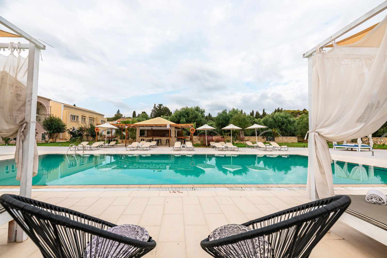 Ekati Mare Lifestyle Resort – Zwembad met cabana's, Kavos