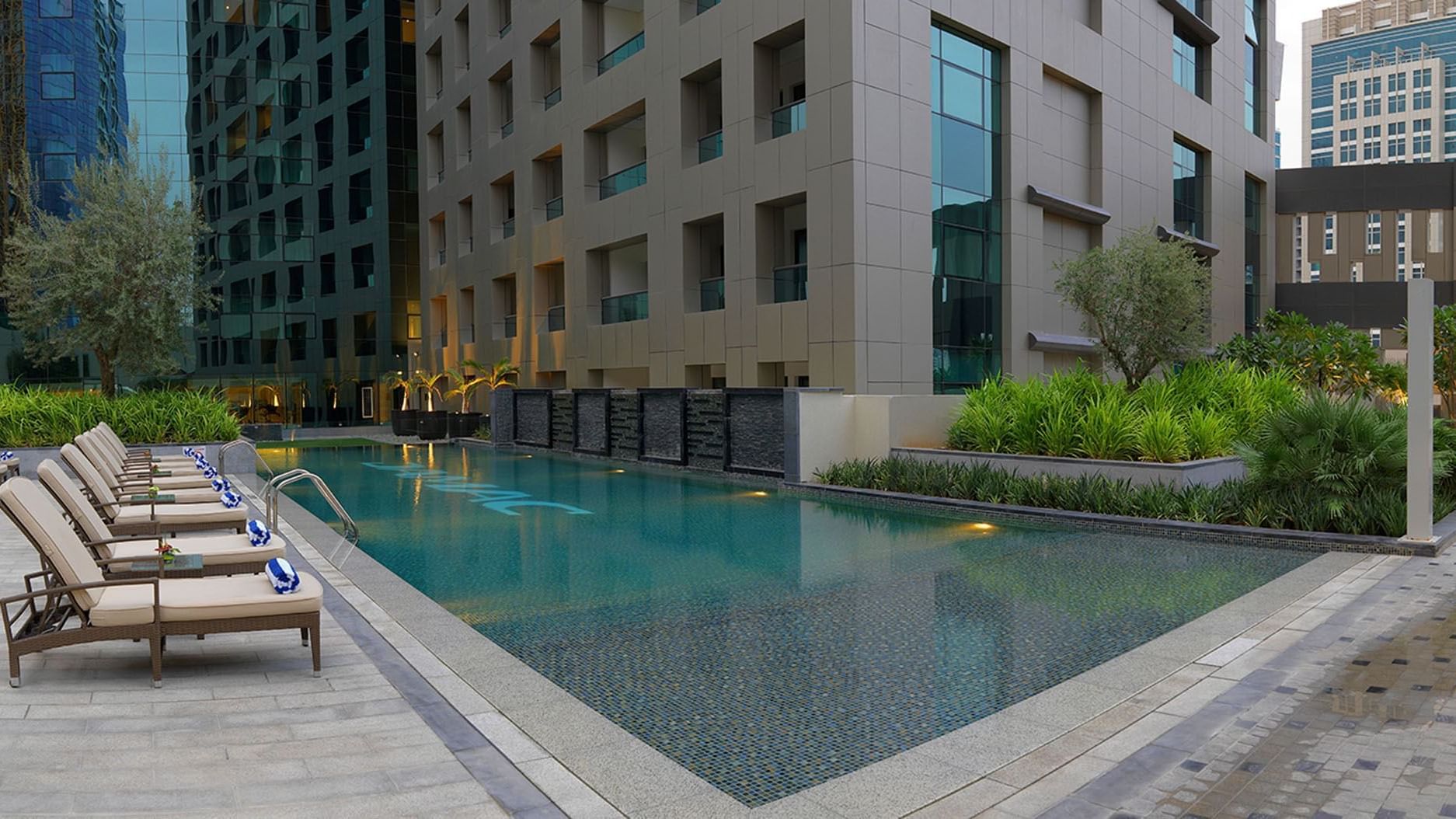 DAMAC Maison Cour Jardin – Zwembad tussen gebouwen, Dubai