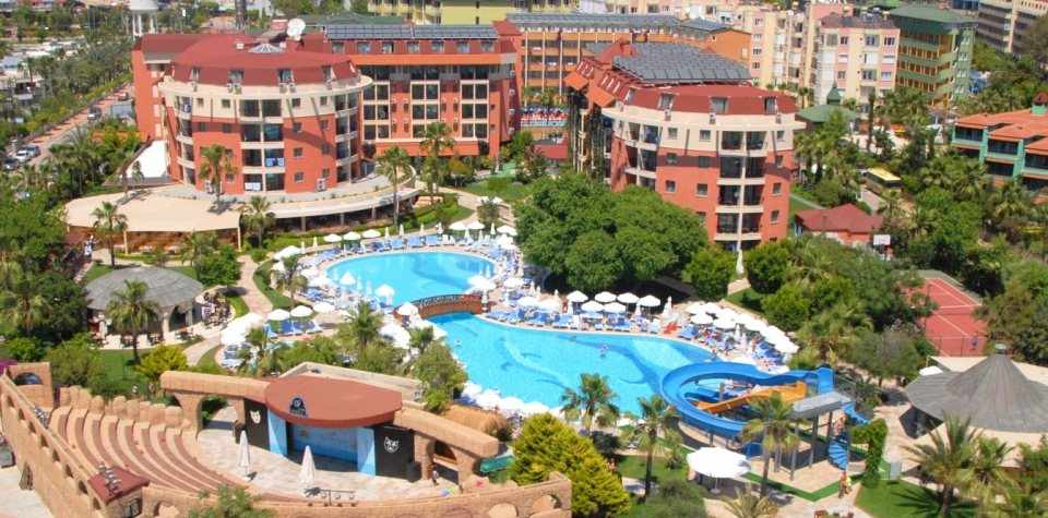 Palmeras Beach Hotel – Resort met zwembad, Konakli