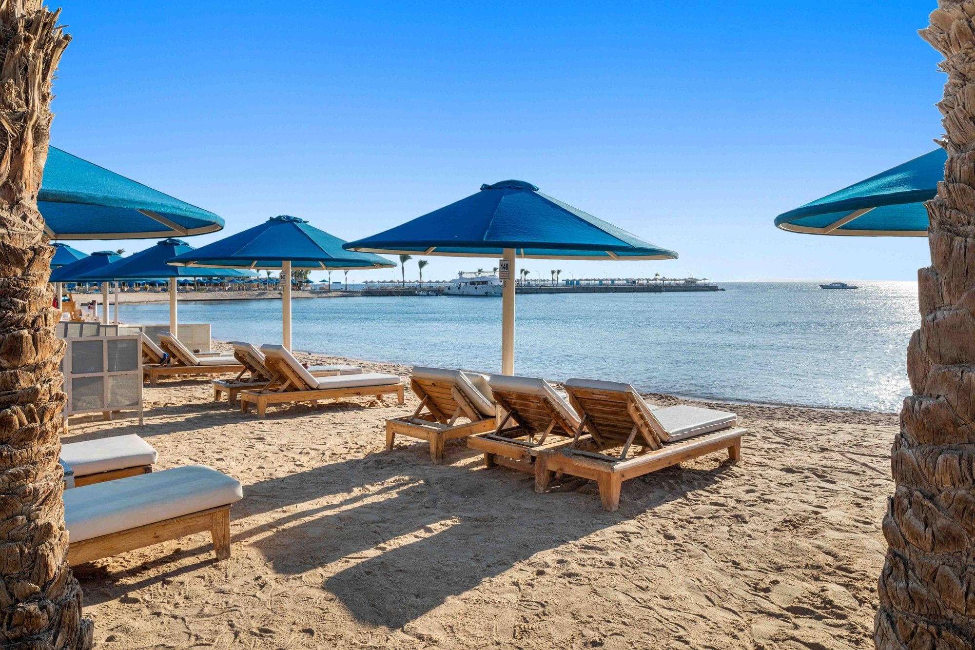 Beach Albatros Resort – Strand met parasols, Hurghada
